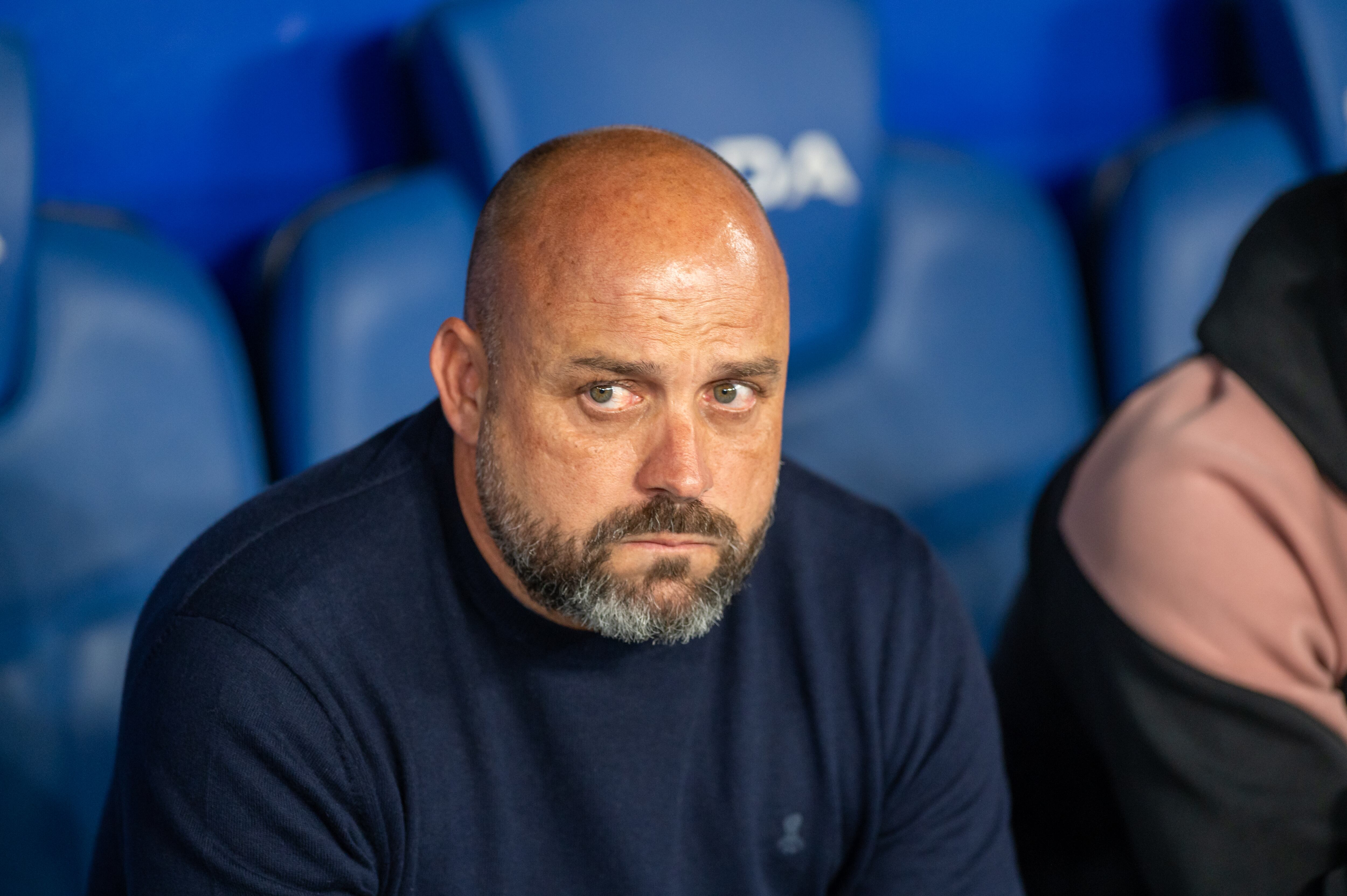 Manolo González, entrenador del RCD Espanyol, durante el partido ante el FC Barcelona