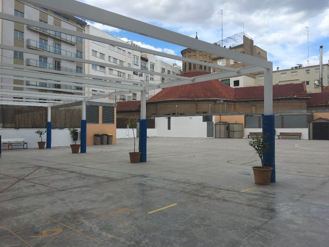 Imagen del patio del colegio San Juan Ribera de València