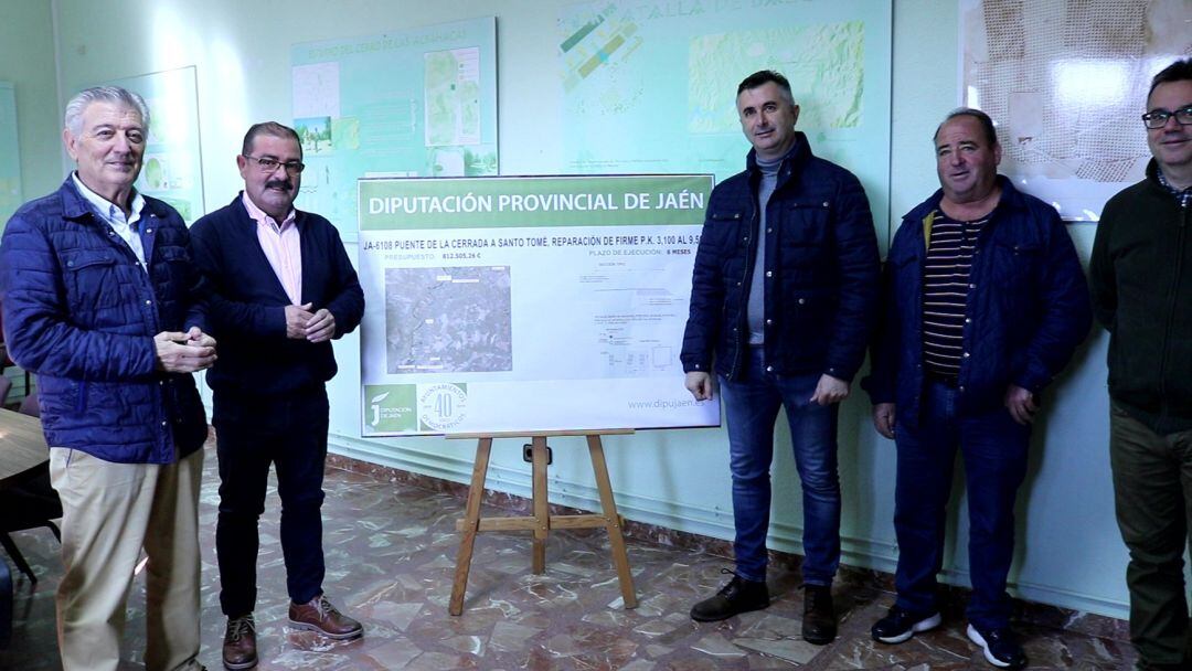 El Diputado de Infraestructuras Municipales, José Castro ha explicado el proyecto que se llevará a cabo en la carretera Santo Tomé - Puente de la Cerrada