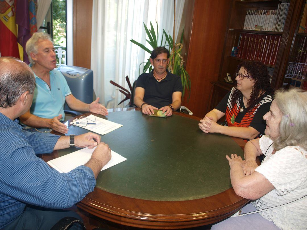 El delegado de la Junta en Palencia se ha reunido con la secretaria de la sociedad que gestiona la Estación de Autobuses de Palencia