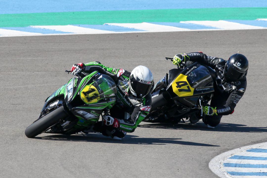 Pilotos durante una carrera de le Circuito de Jerez