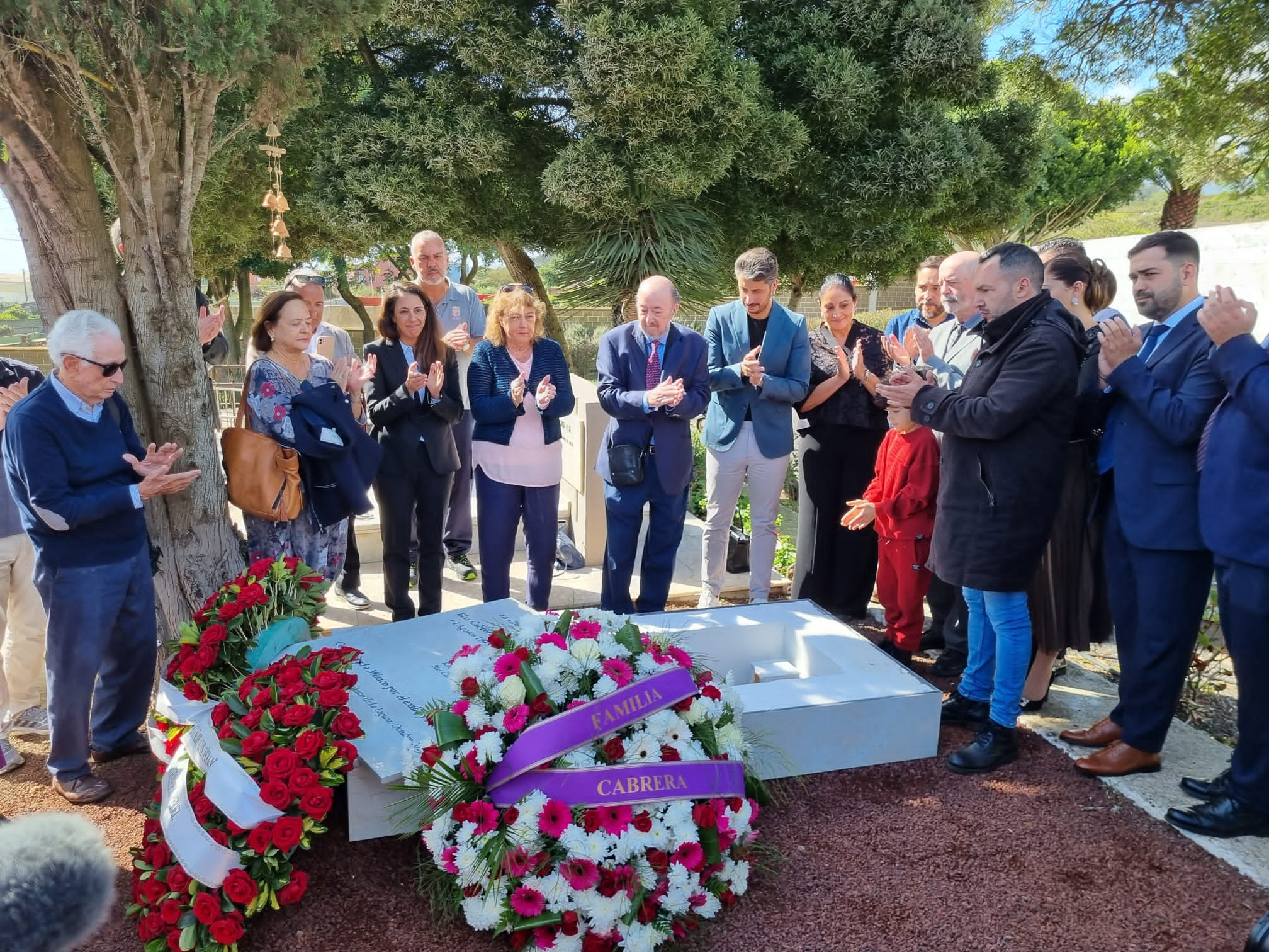 Ceremonia de inhumación de los restos de Blas Acosta en La Laguna.