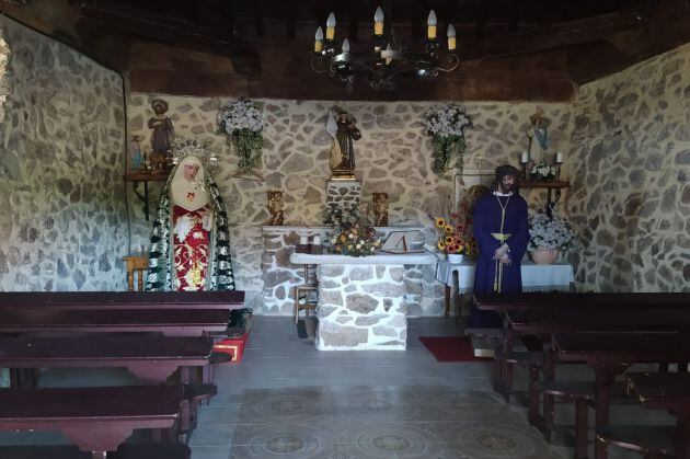 Imágenes titulares de las Hermandad de la Paz en la Ermita de San Antonio