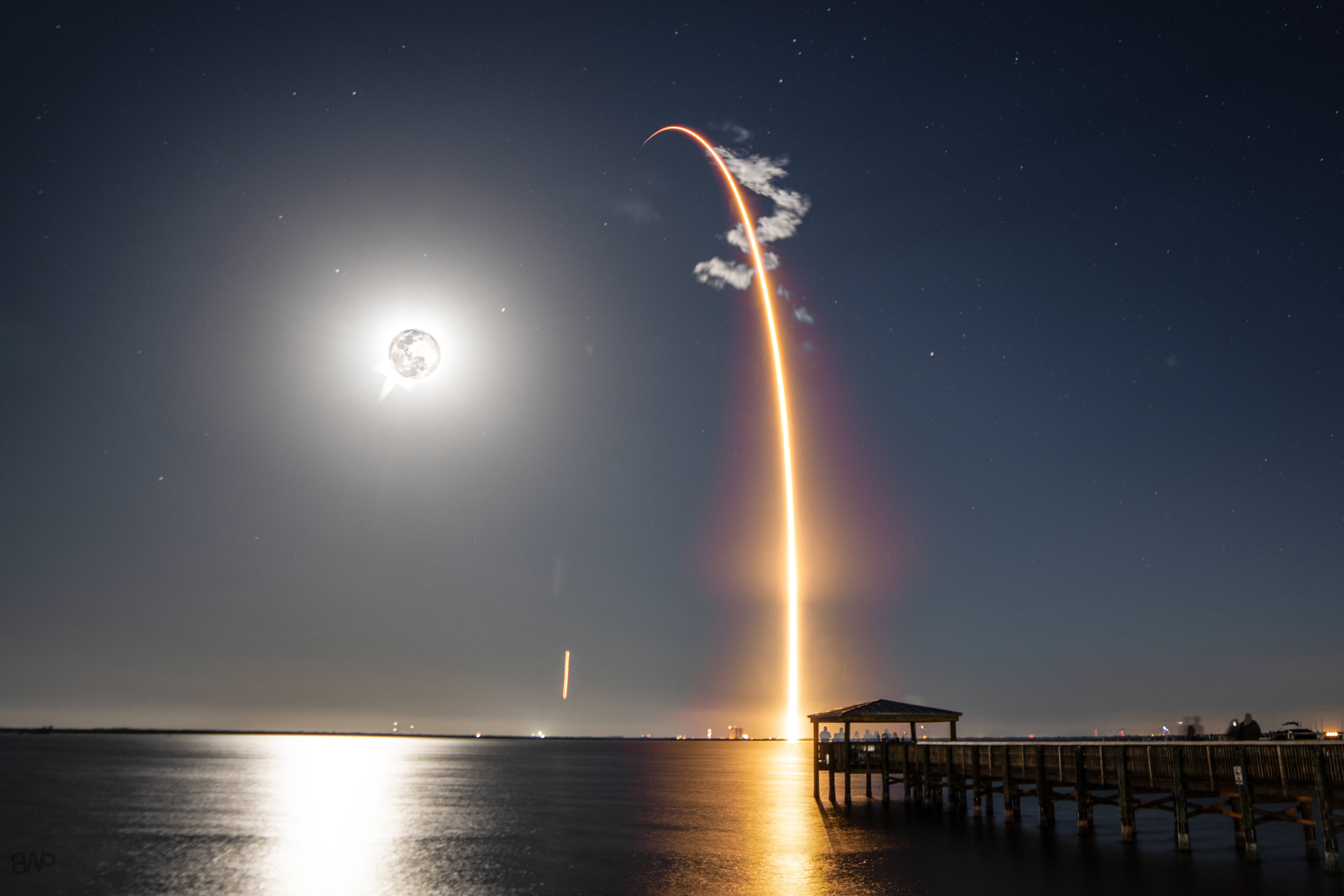 Fotografía cedida por SPACEX del lanzamiento del Amazonas Nexus, el nuevo satélite de la operadora española Hispasat, en Cabo Cañaveral, Florida (EE.UU.)