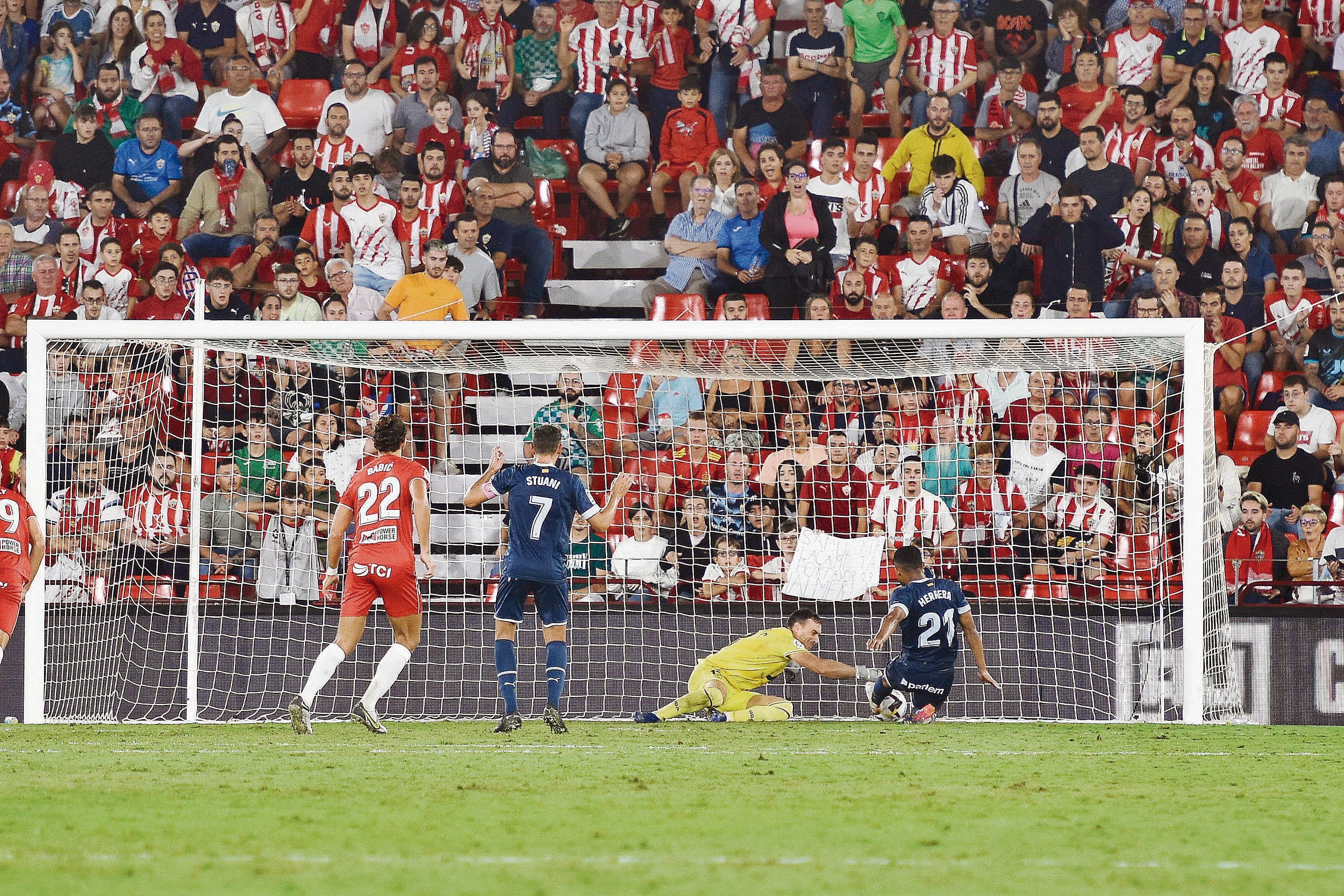 El Almería fue ganando 3-0 y sufrió al final con el 3-2 en casa.