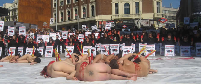 Protestas en la plaza de Callao contra la iniciativa de Aguirre