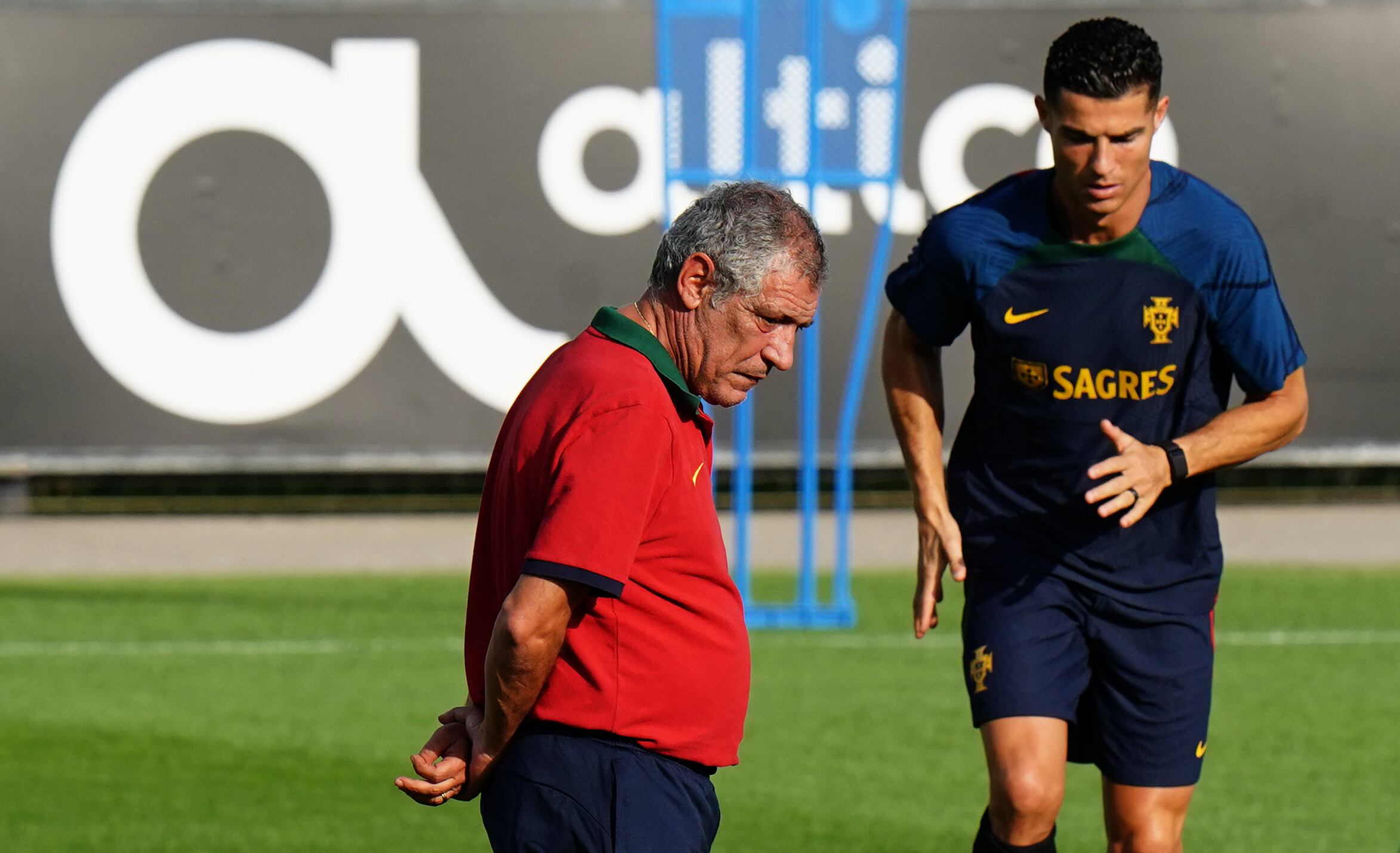 Fernando Santos con Cristiano Ronaldo en un entrenamiento de la selección de Portugal