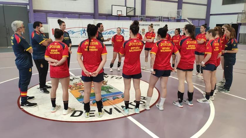 Las Guerreras del futuro trabajando en Viator.