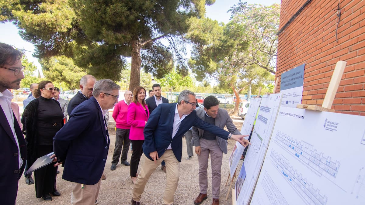Gascón, director; Rovira, conseller; Pérez, alcalde; Castillo, PSOE; y Fullana, Compromís, sobre el inicio de las obras del IES Pere Maria Orts i Bosch de Benidorm