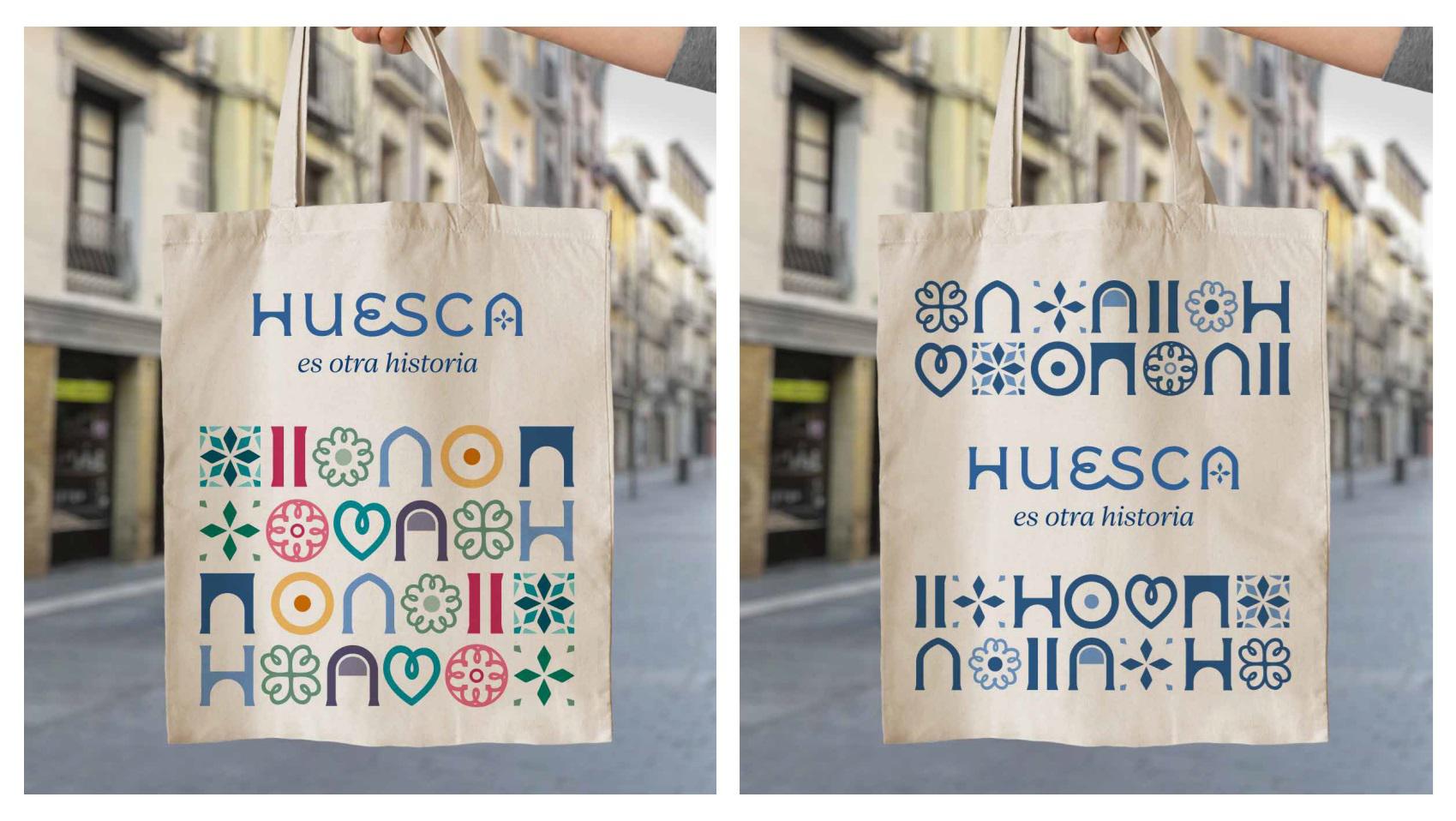 Bolsas con la nueva imagen del Ayuntamiento de Huesca