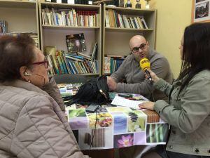 Luz y Gabriel, de la asociación de vecinos La Unión junto a Gloria Masallá.,