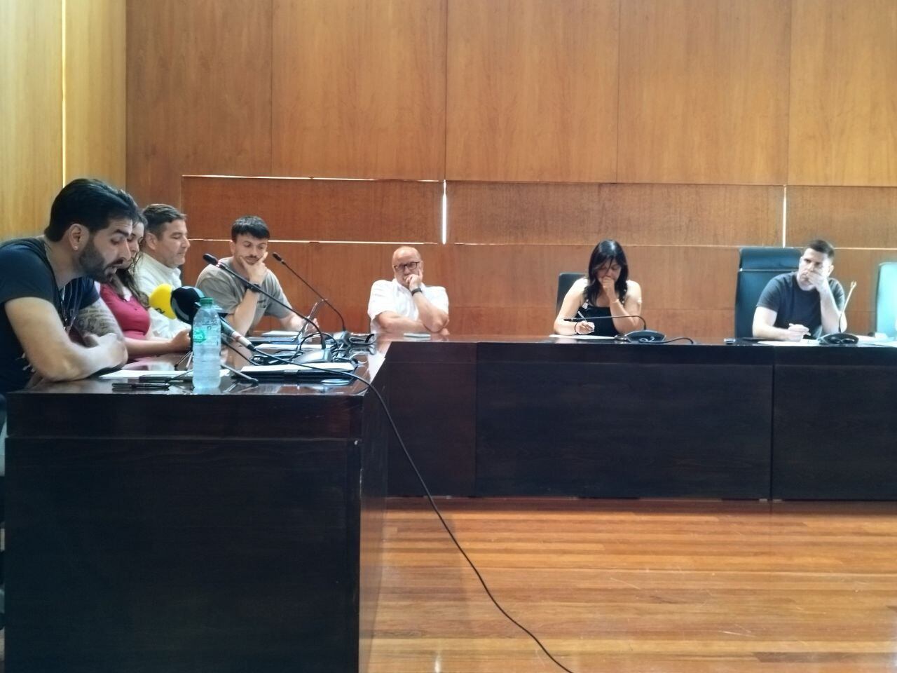 El concejal no adscrito al grupo popular, Matías González Cañón, durante su intervención en la otra esquina del pleno