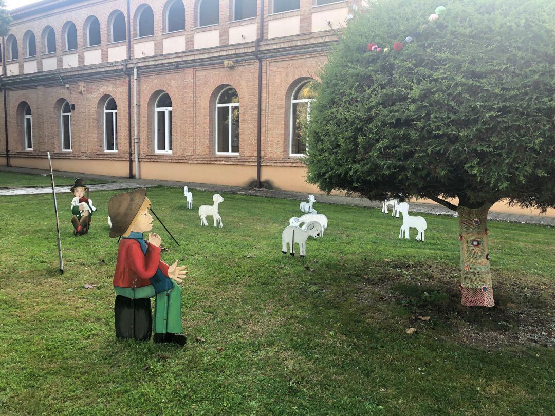 Decoración instalada en uno de los jardines de Hermanas Hospitalarias