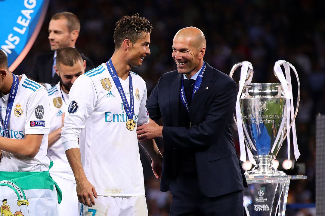 Cristiano Ronaldo con Zidane tras ganar la Champions de 2018 al Liverpool