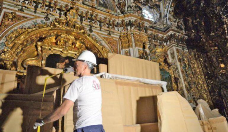 Trabajos de restauración en el interior de la Iglesia de Santa Catalina