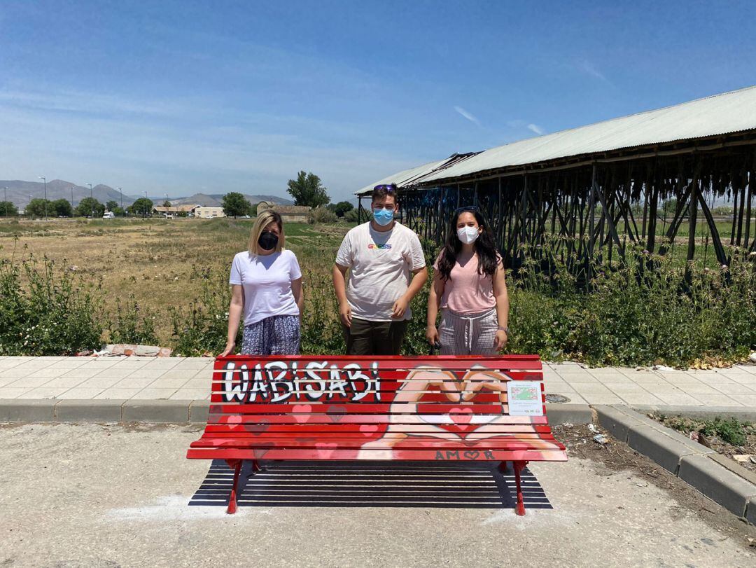 Uno de los bancos decorados dentro de la campaña 'BancoNoce la Vega' de Vegas del Genil (Granada)
