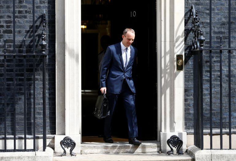 Dominic Raab saliendo del número 10 de Downing Street tras reunirse con Theresa May