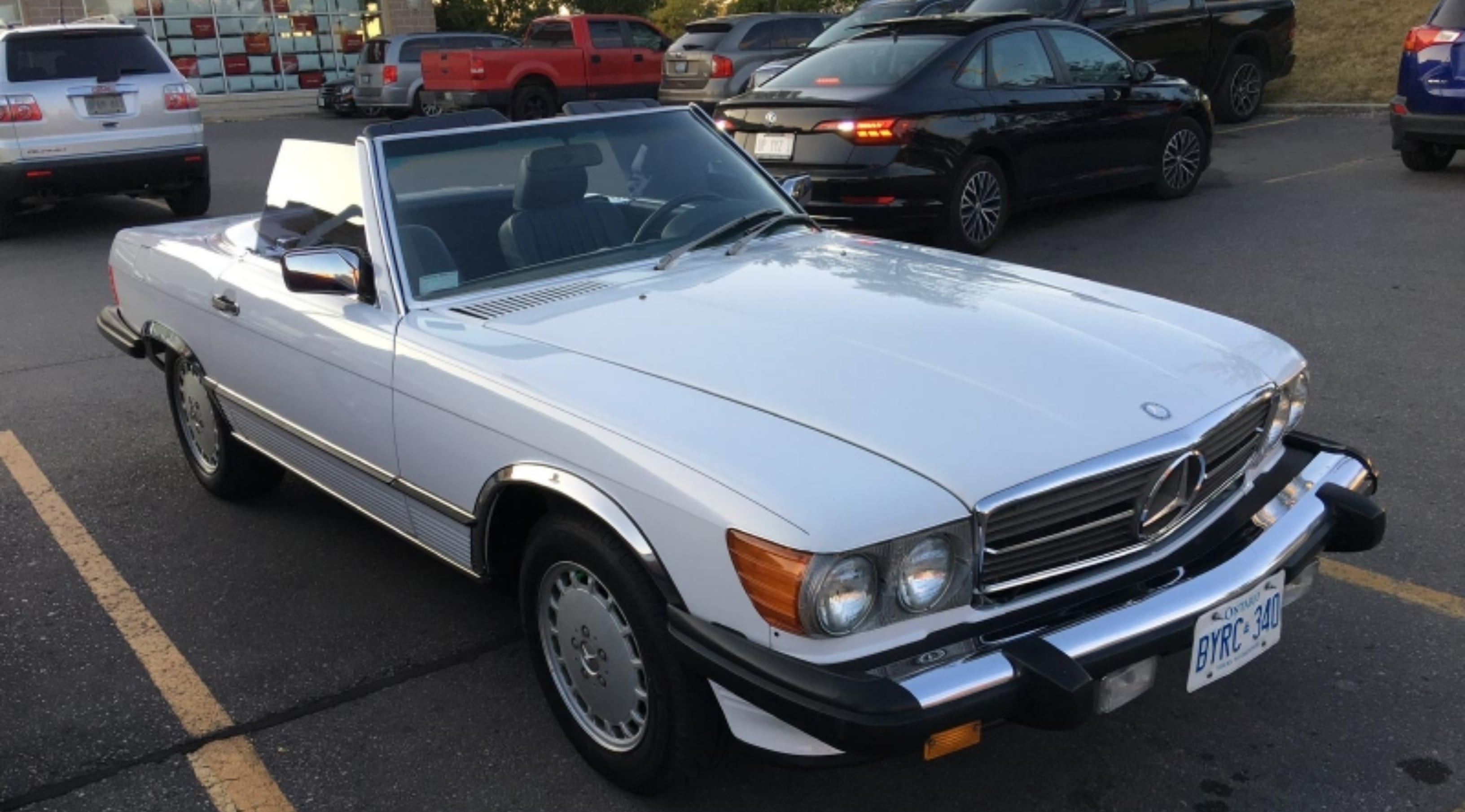 Mercedes 560 SL de 1987.