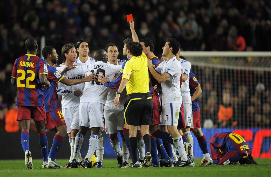 Iturralde González, en un Clásico entre el Barcelona y el Real Madrid.