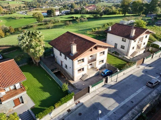 Vista aérea del hotel Ipartxiki (https://iparra-txikis-rooms.hotel-guipuzcoa.com/es/)