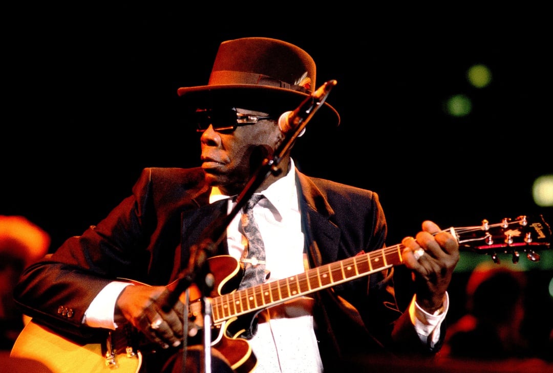 John Lee Hooker durante una actuación en Chicago en 1990