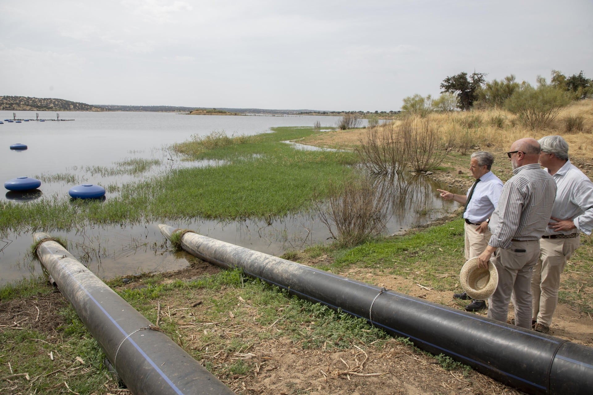 El presidente de la Diputación provincial de Córdoba, Salvador Fuentes, en una visita al embalse de la La Colada