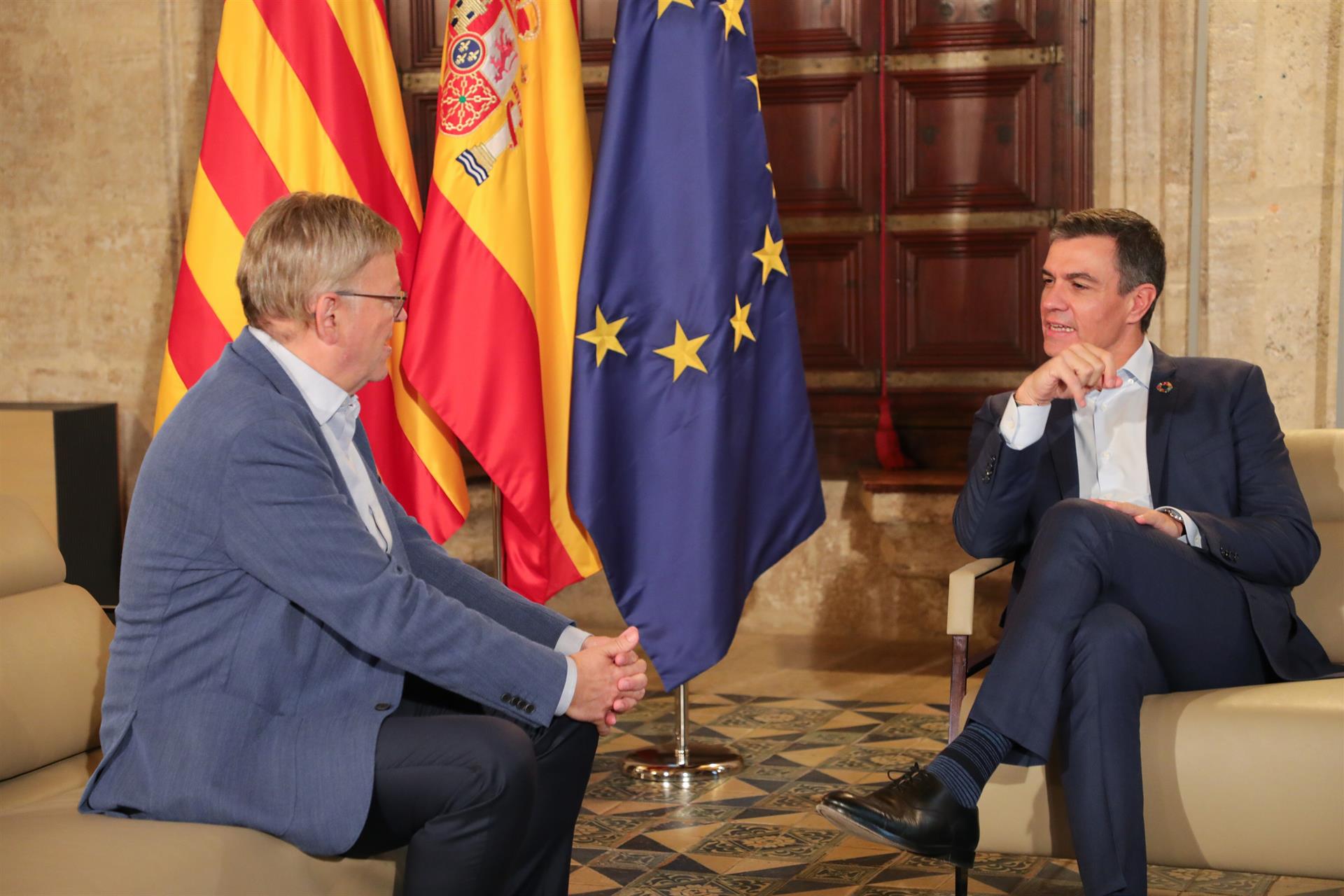 Puig y Sánchez conversan en el Palau de la Generalitat