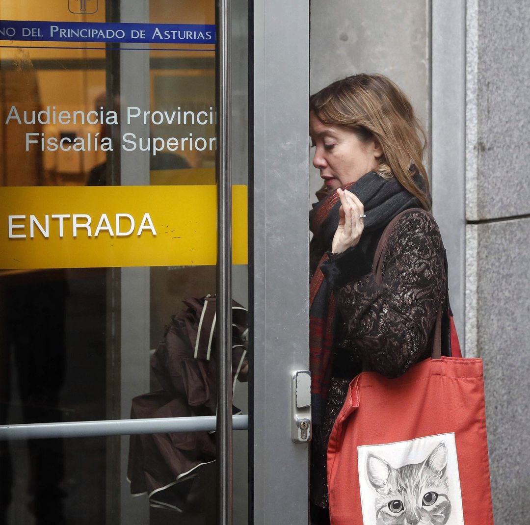 La exmujer del exdirector general de la Fundación Niemeyer Natalio Grueso, Judit Pereiro, a su entrada en la Audiencia Provincial 