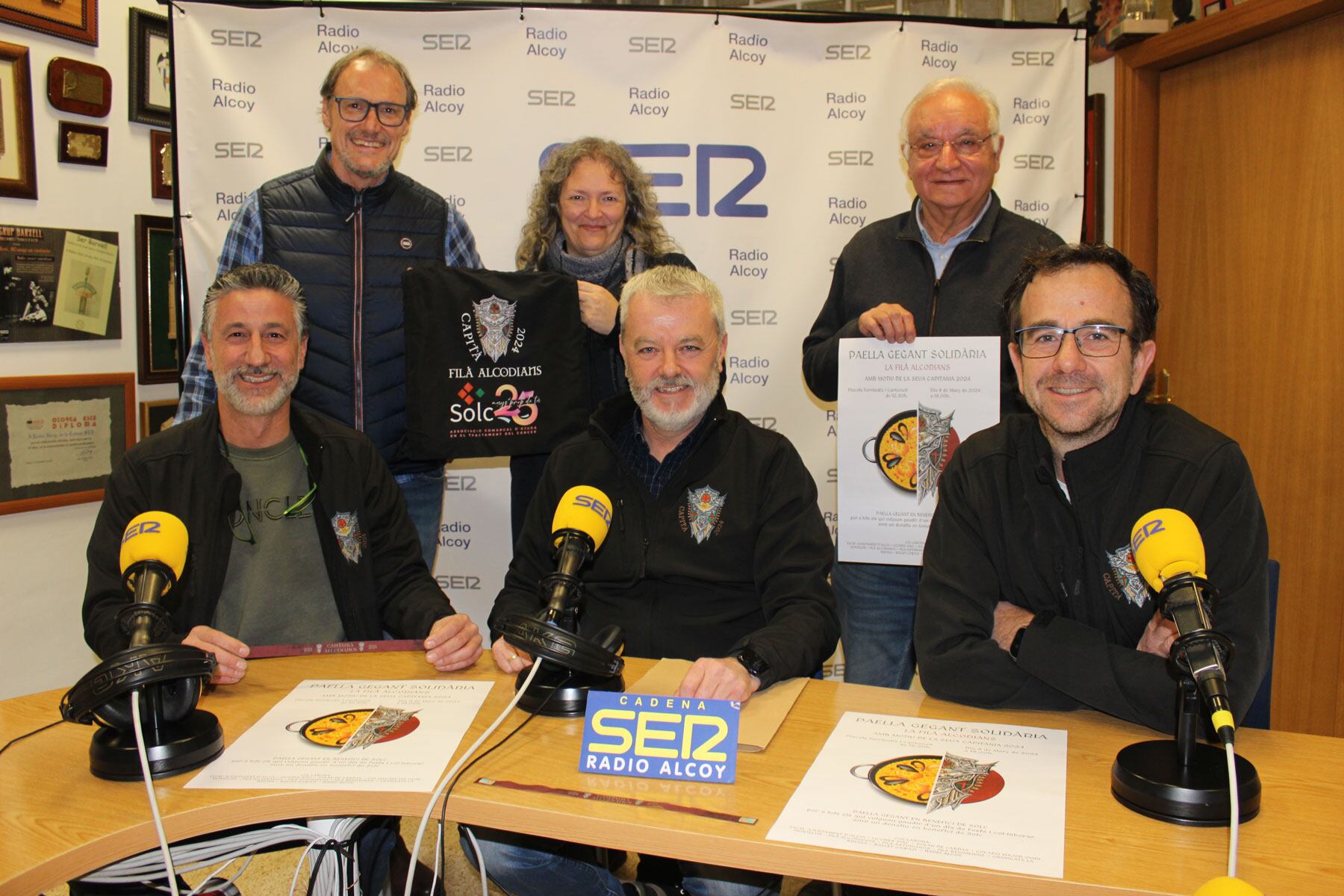 Tres dels cavallers del capità, Pablo Miró, Javier Hilario i Jordi Pascual, el primer tro dels Alcodianos, Ismael Gisbert i dos representants de Solc, Marcela Ripoll i Miquel Richart