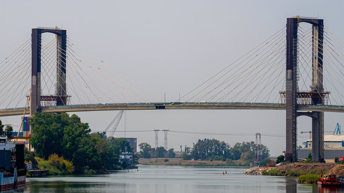 Acciona pide a Transportes la rescisión del contrato de la obra de ampliación del Puente del Centenario