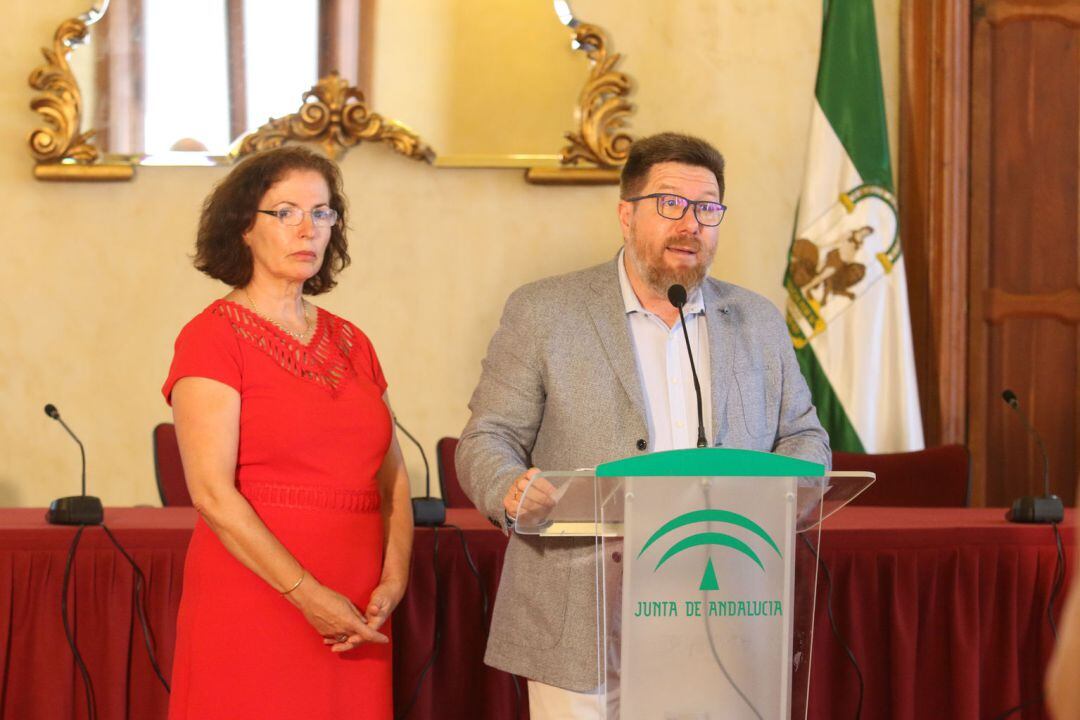 Gracia Fernández (izqueirda) propuestas como número 4 en la lista del PSOE junto al consejero Rodrigo Sánchez que irá de 3.