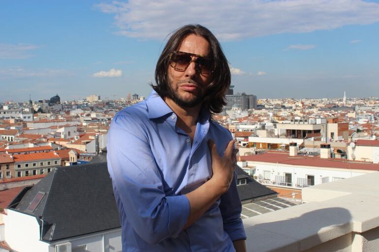 Joaquín Cortés en la terraza de la Cadena Ser en Madrid