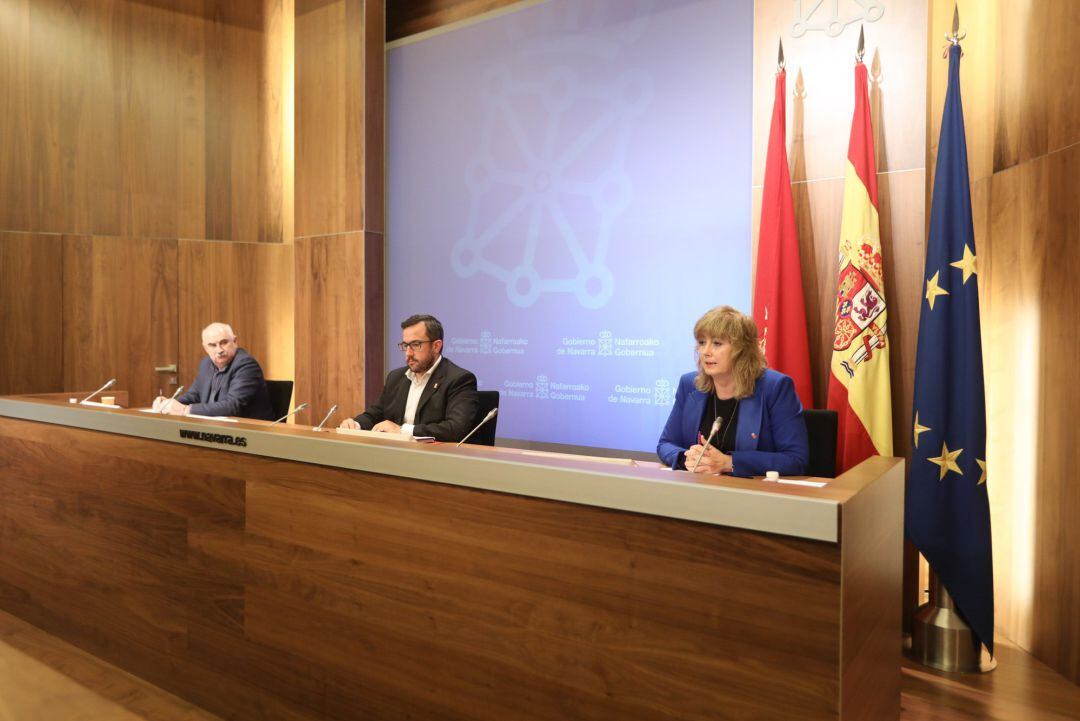 Los vicepresidentes del Gobierno de Navarra, Jose María Aierd (i) y Javier Remírez, y la consejera de Relaciones Ciudadanas, Ana Ollo.