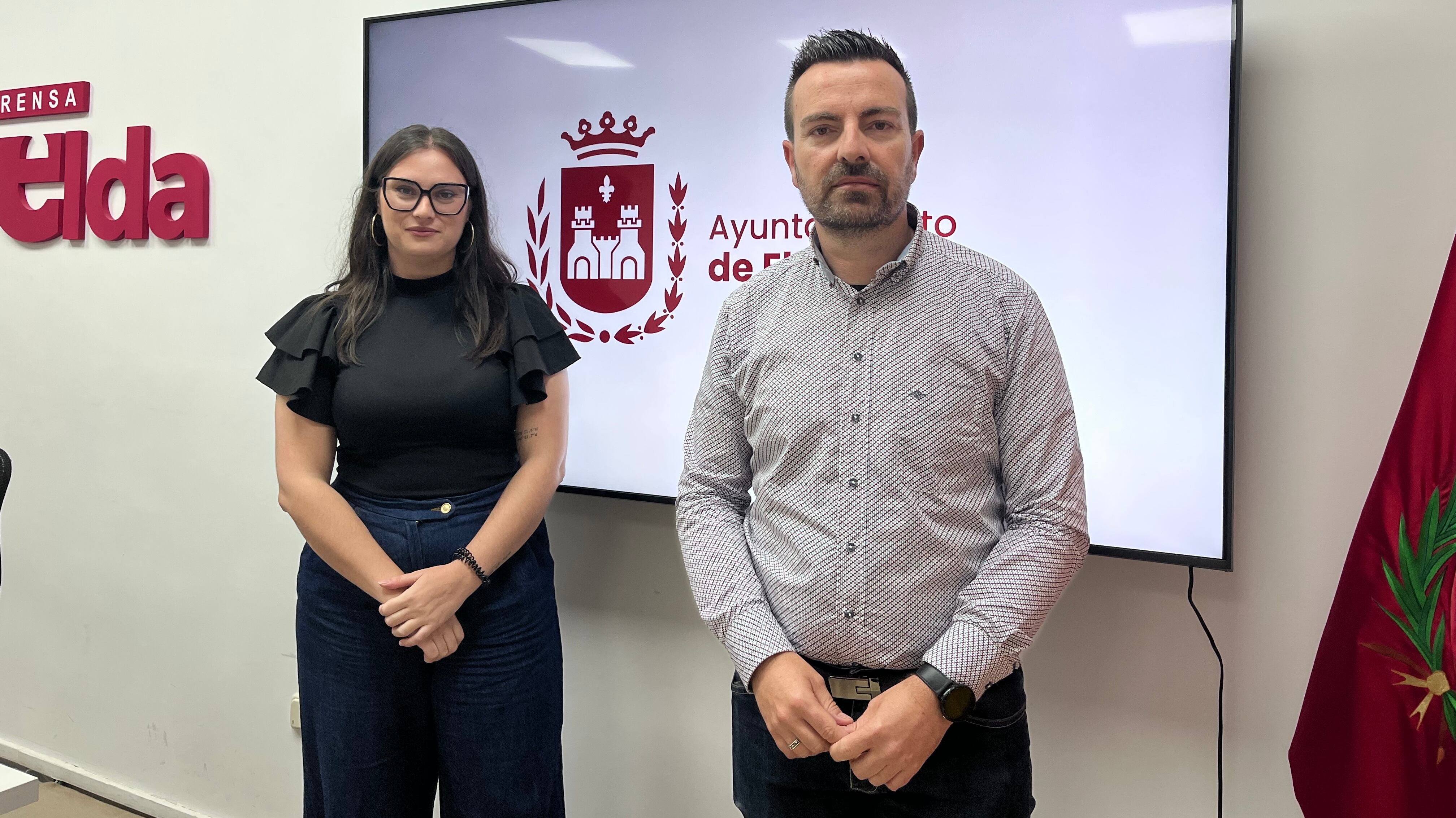 María Gisbert, concejala de Educación de Elda; junto a Fernando Gómez, portavoz del PSOE de Elda
