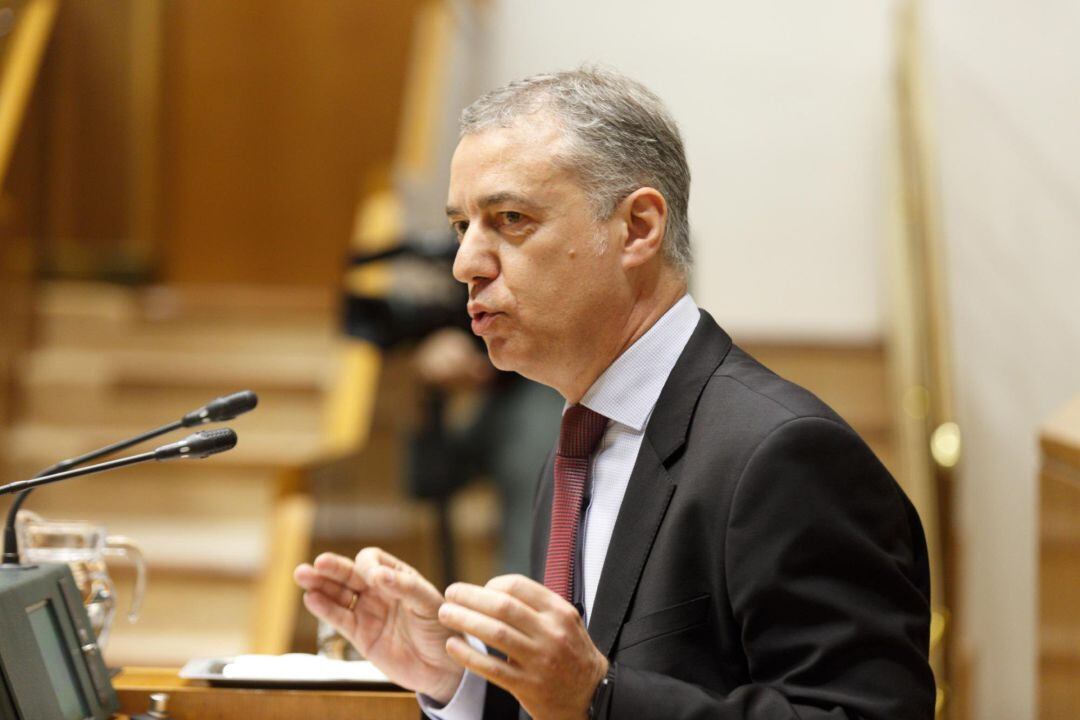 El lehendakari, Iñigo Urkullu, interviene durante el pleno de control que el Legislativo celebra este viernes