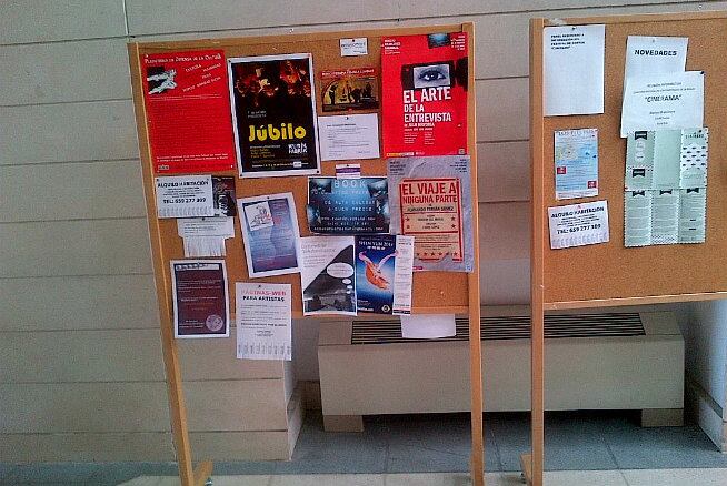 Panel informativo en uno de los pasillos de la RESAD