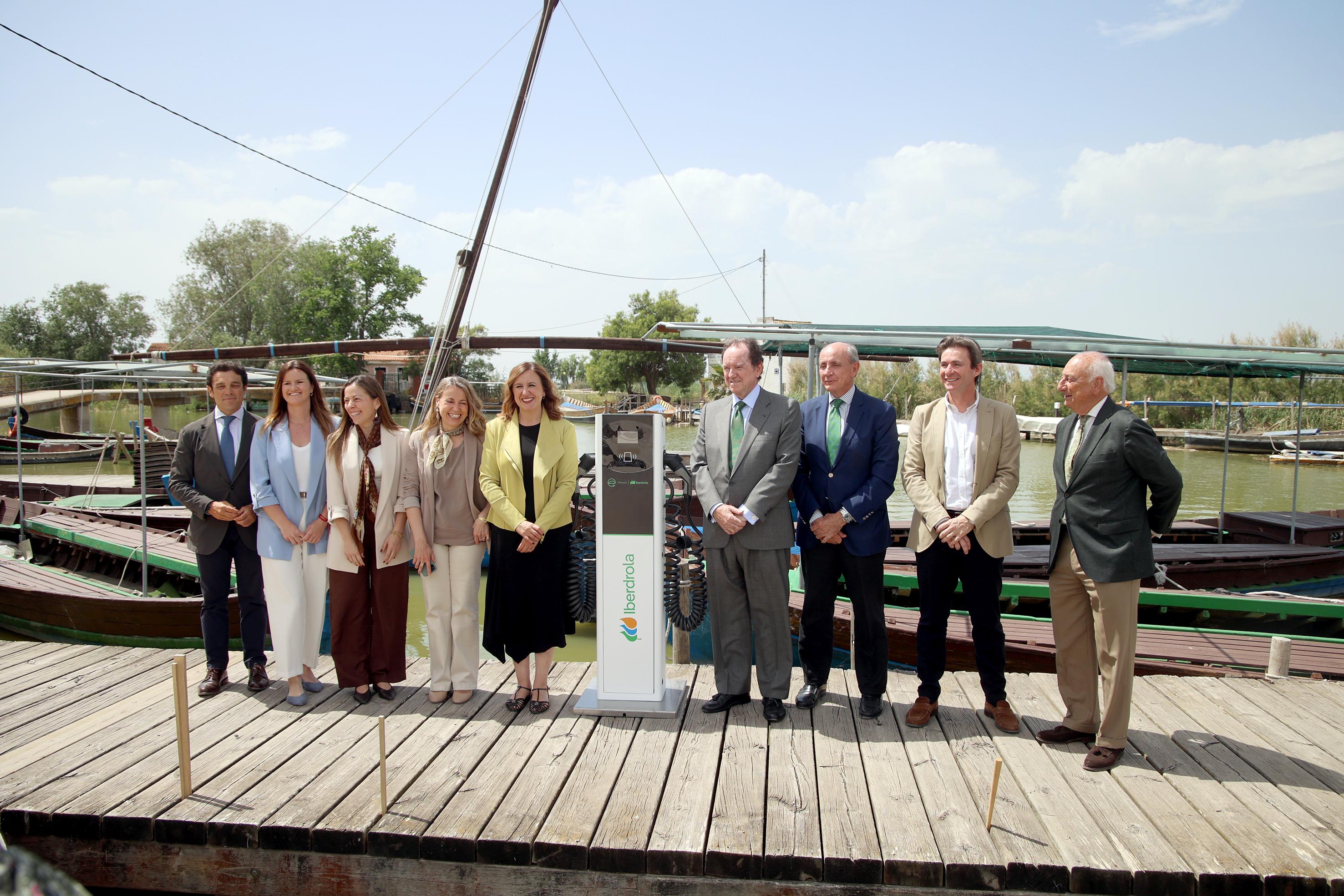 València apuesta por las barcas eléctricas en L’Albufera y firma con Iberdrola puntos de carga en El Palmar y en El Saler