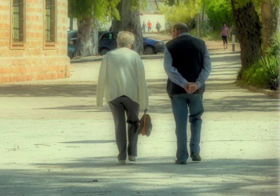 Foto portada del informe de conclusiones de la &quot;Mesa de Trabajo de Personas Mayores&quot;.