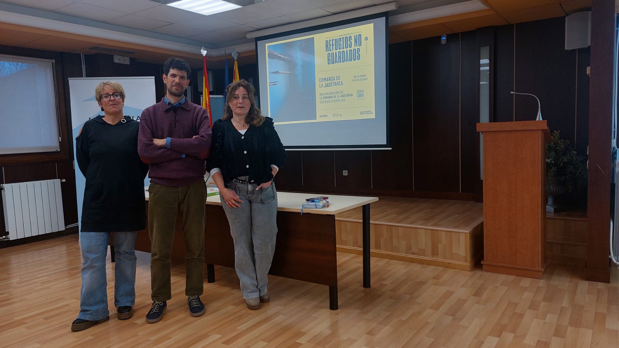 La presidenta de la comarca de la Jacetania, Olvido Moratinos; la consejera de Turismo de la Comarca de la Jacetania, Mari Fe Vinacua y el responsable del proyecto, Pedro Ausejo han participado en la presentación