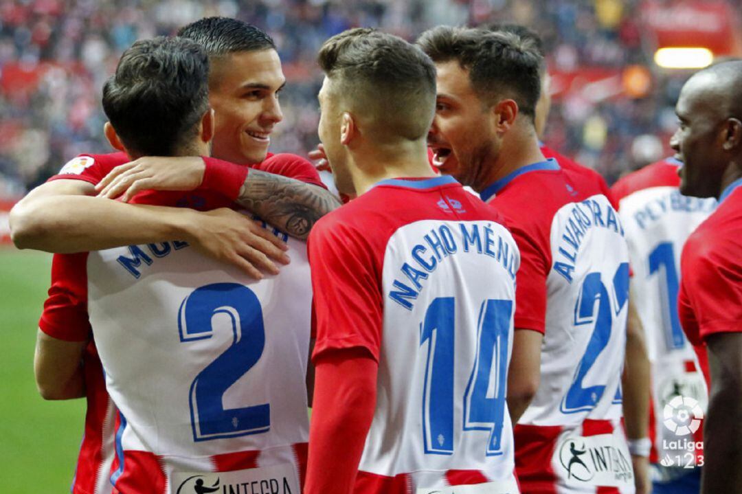 Djurdjevic celebra el gol con sus compañeros.