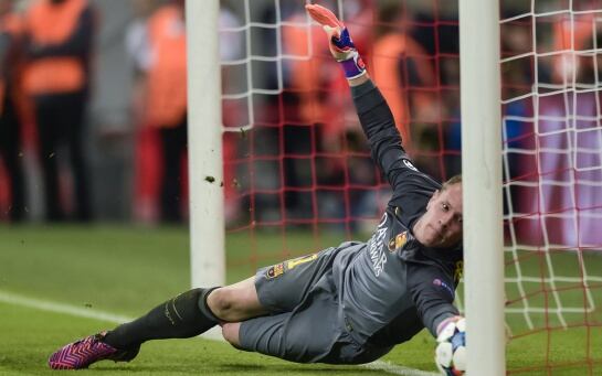 Barcelona&#039;s German goalkeeper Marc-Andre ter Stegen makes a save during UEFA Champions League semi-final second leg football match FC Bayern Munich vs FC Barcelona in Munich, southern Germany, on May 12, 2015. AFP PHOTO / STR