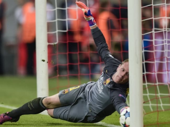 Barcelona's German goalkeeper Marc-Andre ter Stegen makes a save during UEFA Champions League semi-final second leg football match FC Bayern Munich vs FC Barcelona in Munich, southern Germany, on May 12, 2015. AFP PHOTO / STR