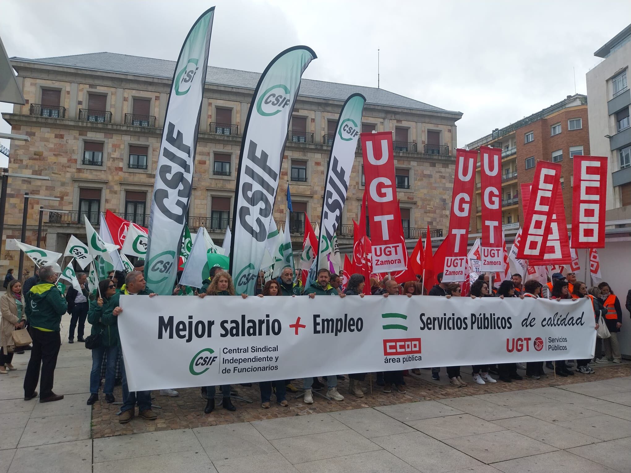 Concentración sindical ante la Subdelegación del Gobierno de Zamora