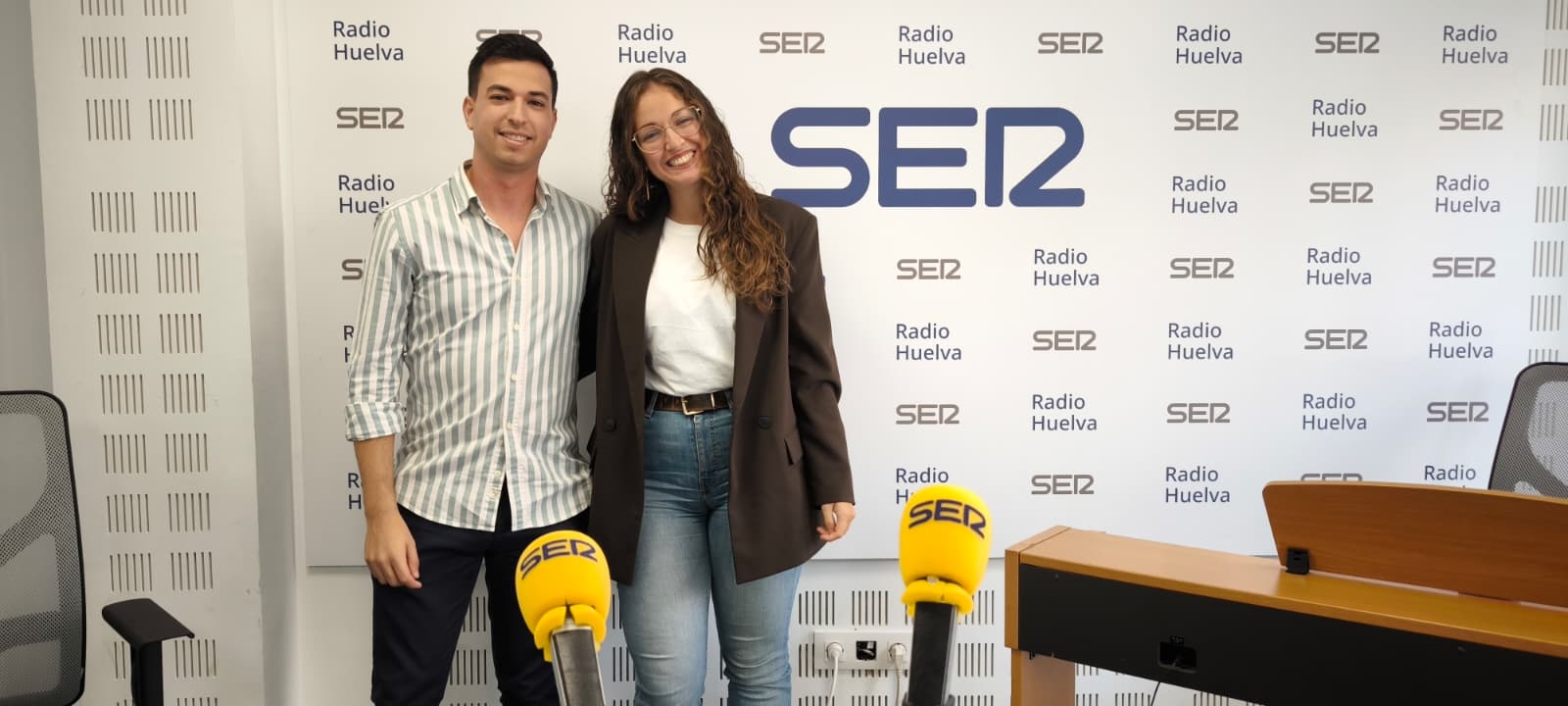 Ángel Blanco Vázquez, compositor nervense junto a su compañera, la profesora del Conservatorio Profesional de Música Javier Perianes de Huelva, Emilia Jiménez