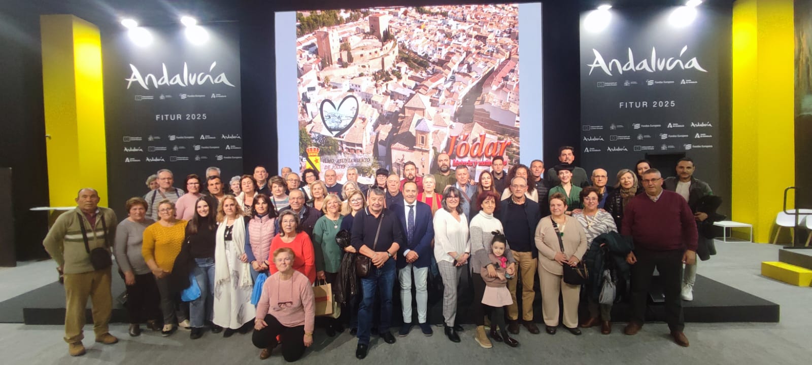 Foto de familia con la expedición de Jódar a FIRTUR 2025, el pasado sábado