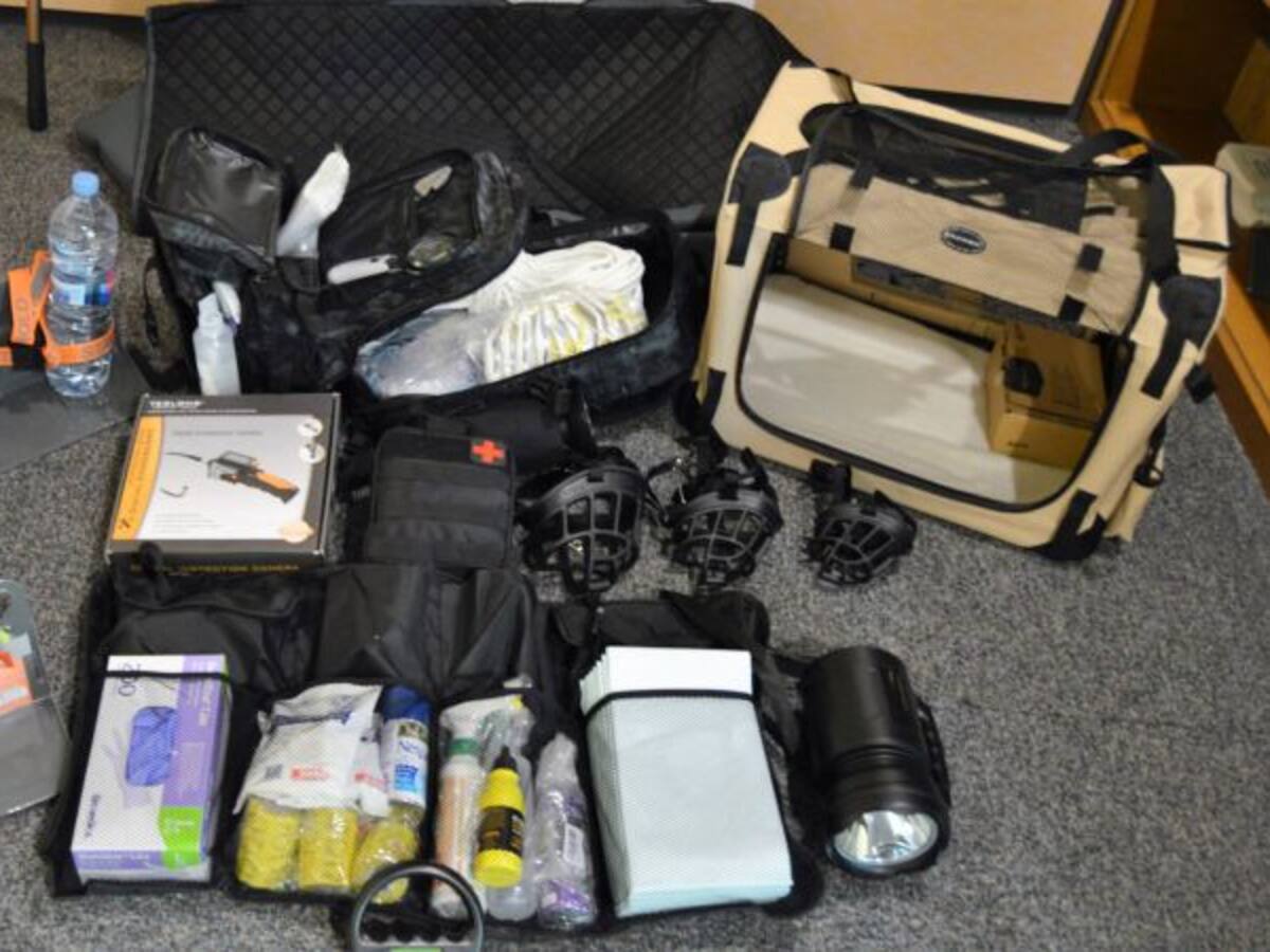 Un matrimonio de Madrid dona equipamiento para el equipo Antón