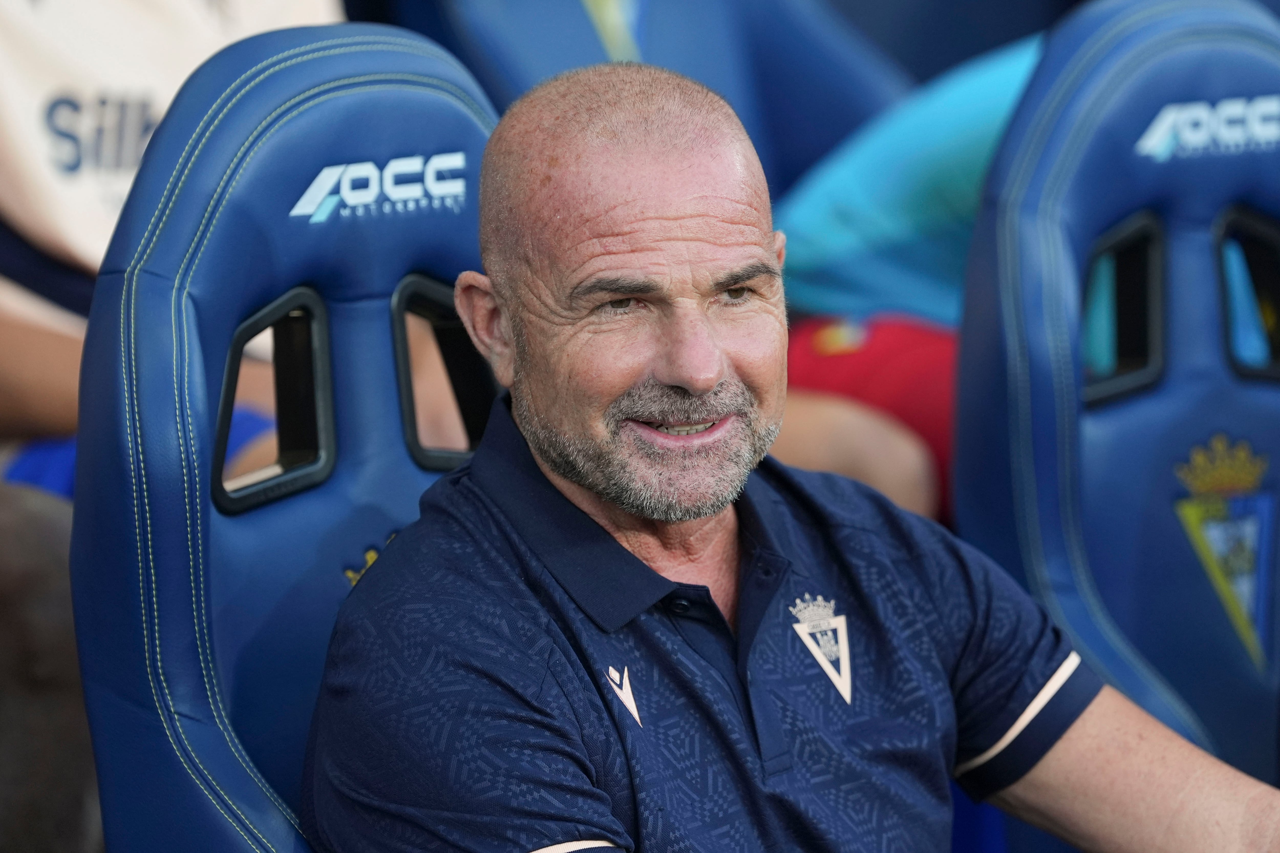 CÁDIZ, 10/08/2024.- El entrenador del Cádiz CF, Paco López, durante el partido del LXX Trofeo Carranza que enfrenta al Cádiz C.F. y a la SS Lazio y se disputa este sábado en el estadio Nuevo Mirandilla en Cádiz. EFE/Román Ríos
