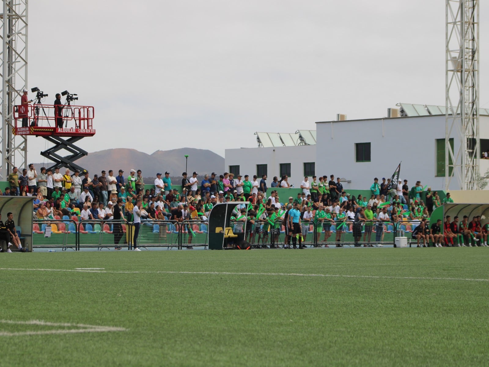 Aficionados en el partido de ida entre el Unión Sur Yaiza y el Portugalete.