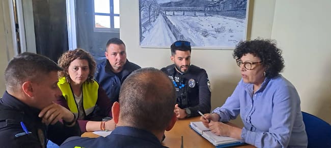 María Ángeles Túnez, alcaldesa de Puerto Lumbreras reunida con responsables de Emergencia