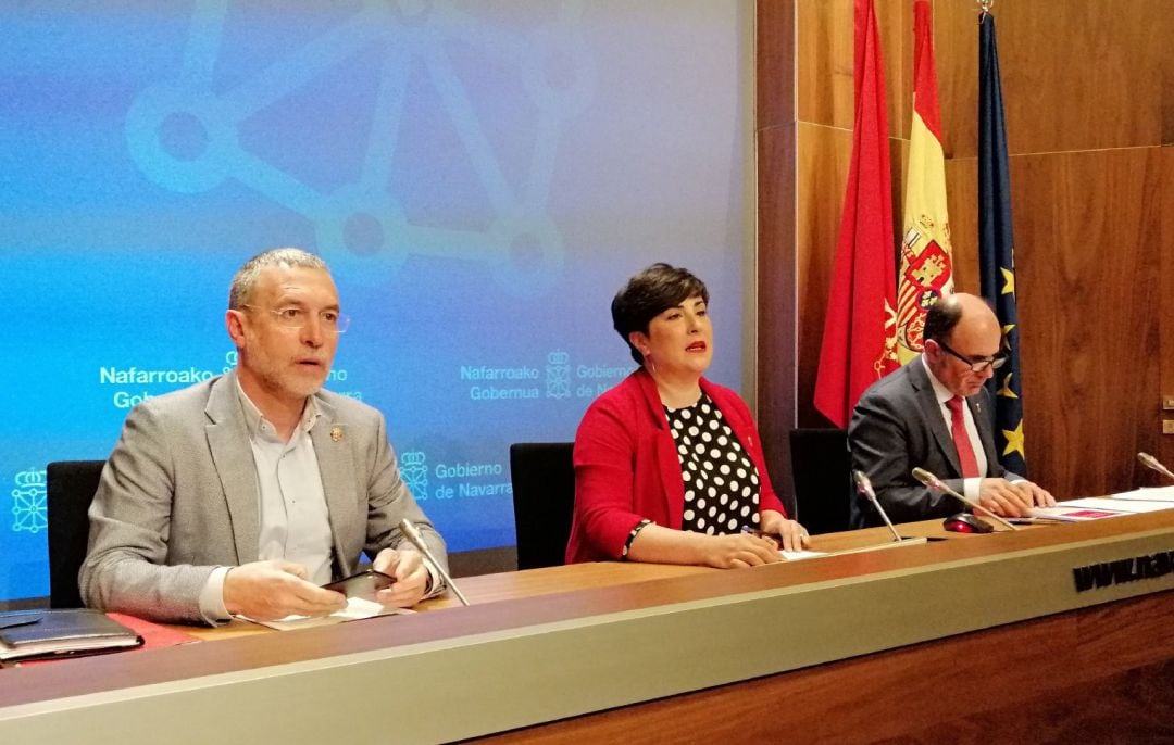 Miguel Laparra María Solana y Manu Ayerdi, en la rueda de prensa tras la sesión de Gobierno 
 
